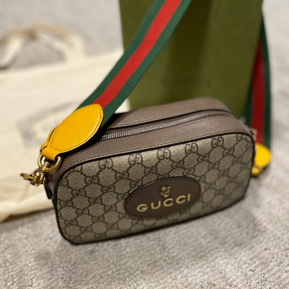 Neo Vintage Gucci Supreme messenger bag.